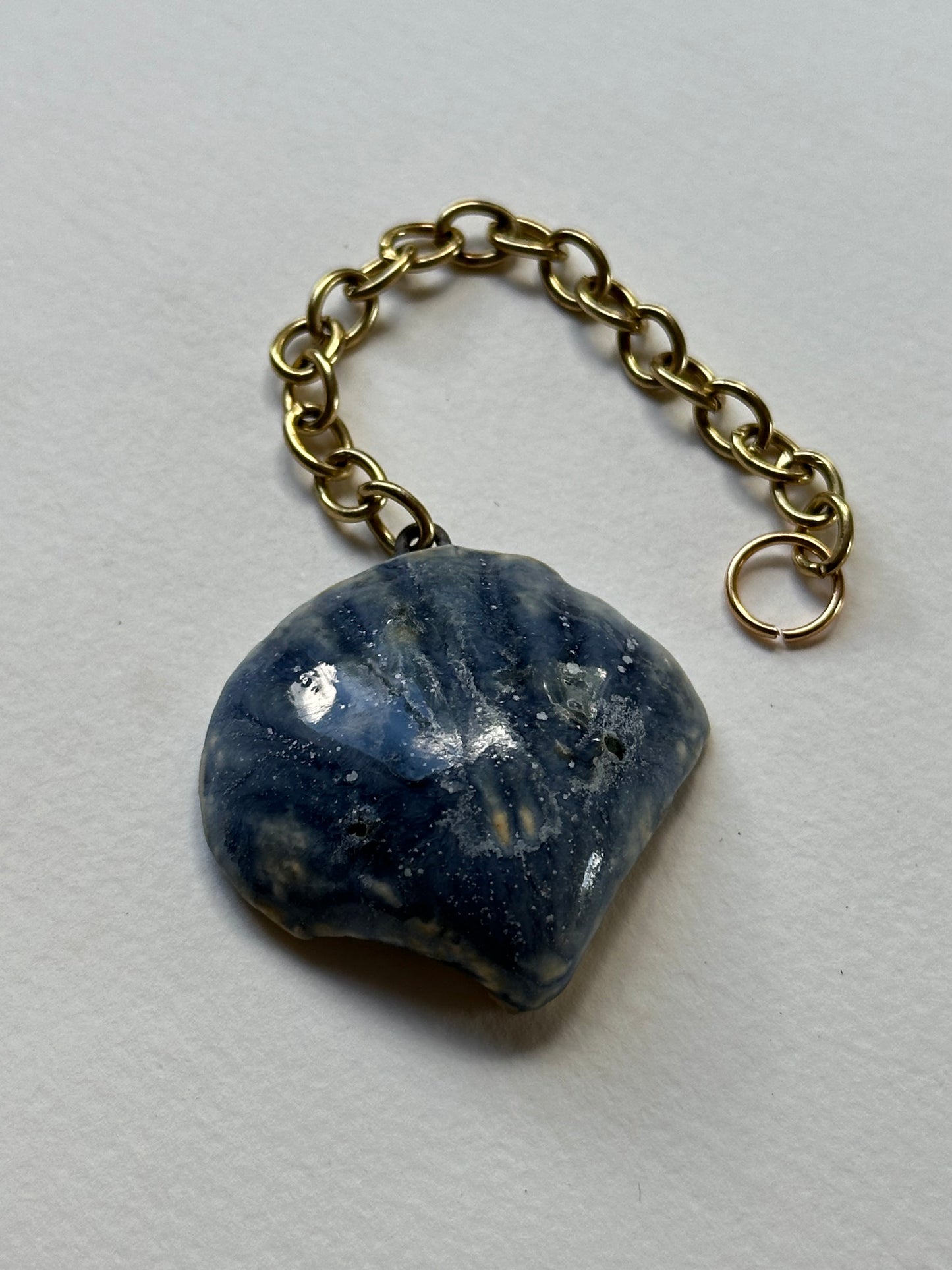 Pearl Hunter - Shell Charm