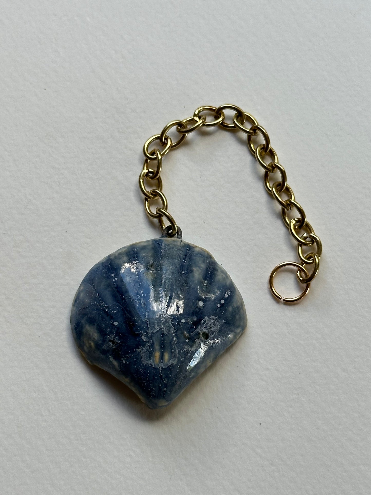 Pearl Hunter - Shell Charm